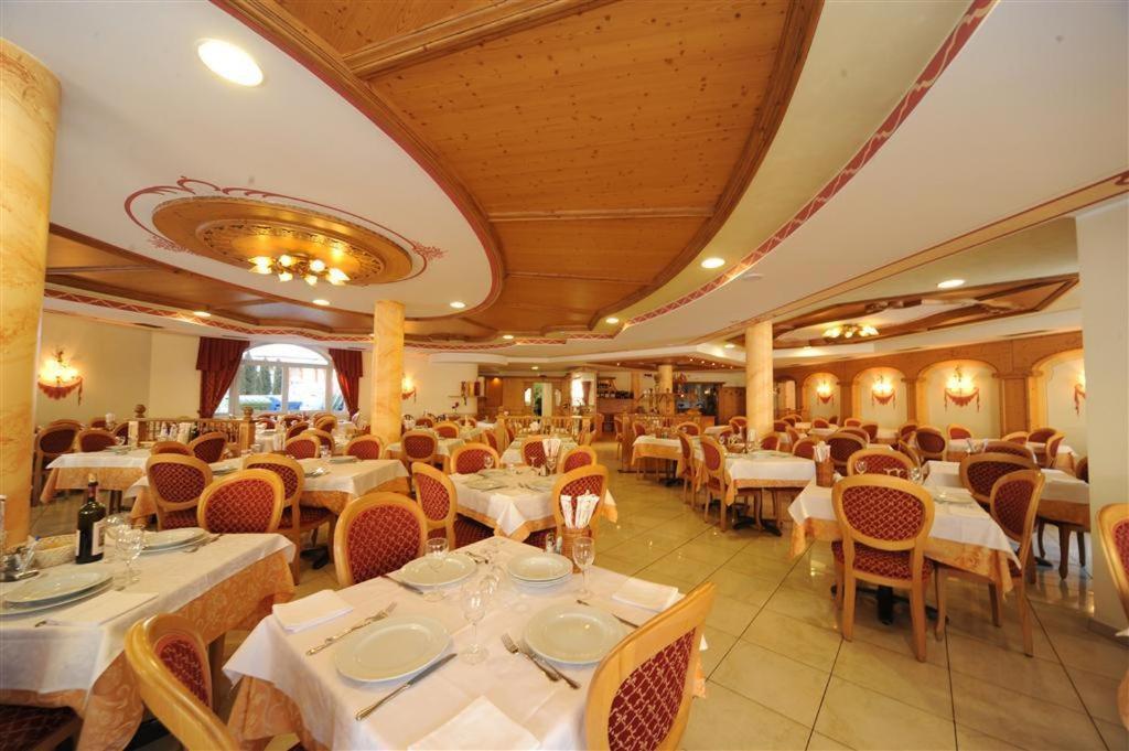 Hotel Canada 핀졸로 외부 사진