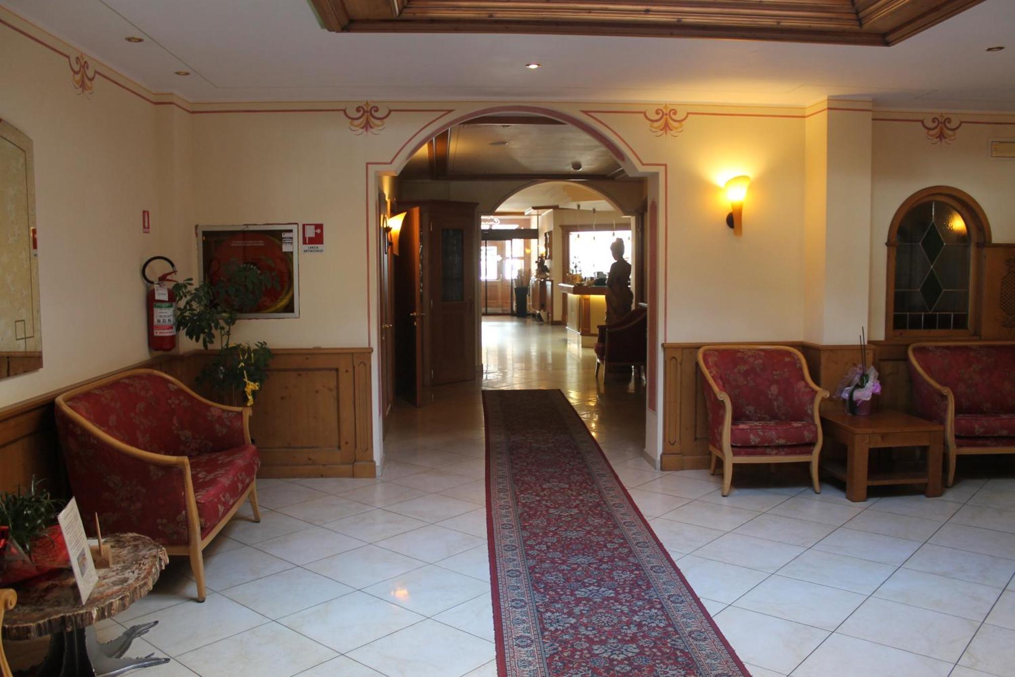 Hotel Canada 핀졸로 외부 사진